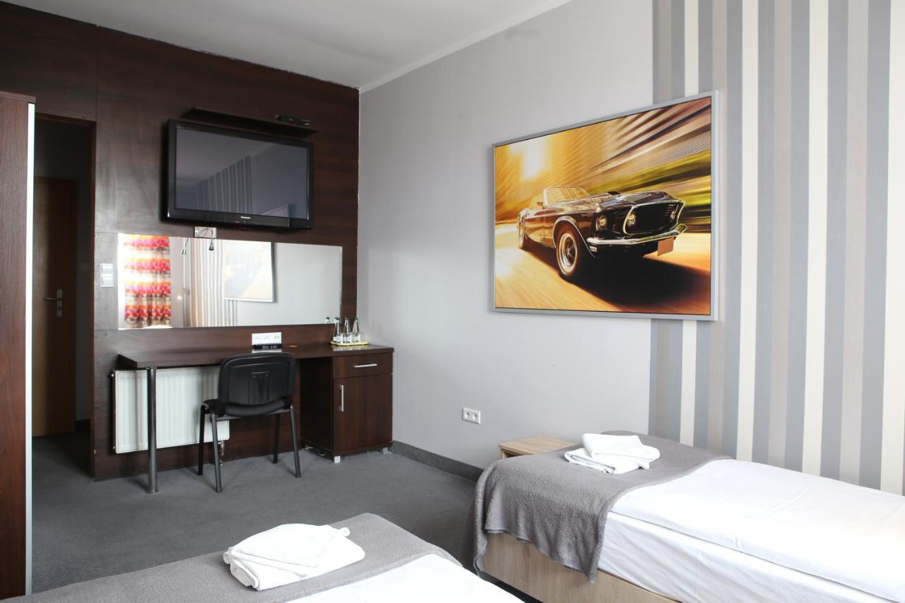 Hotel Sunny Poznań Esterno foto