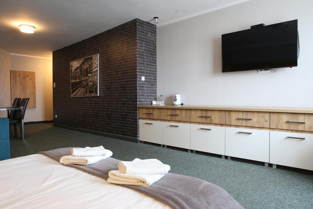 Hotel Sunny Poznań Esterno foto